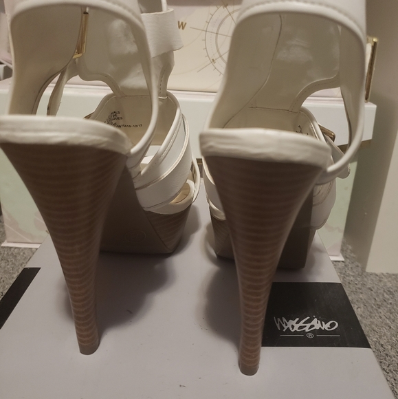 Stilettos - Picture 2 of 3